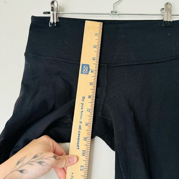 Lululemon color black Cropped Leggings size 4 21” - Picture 5 of 10